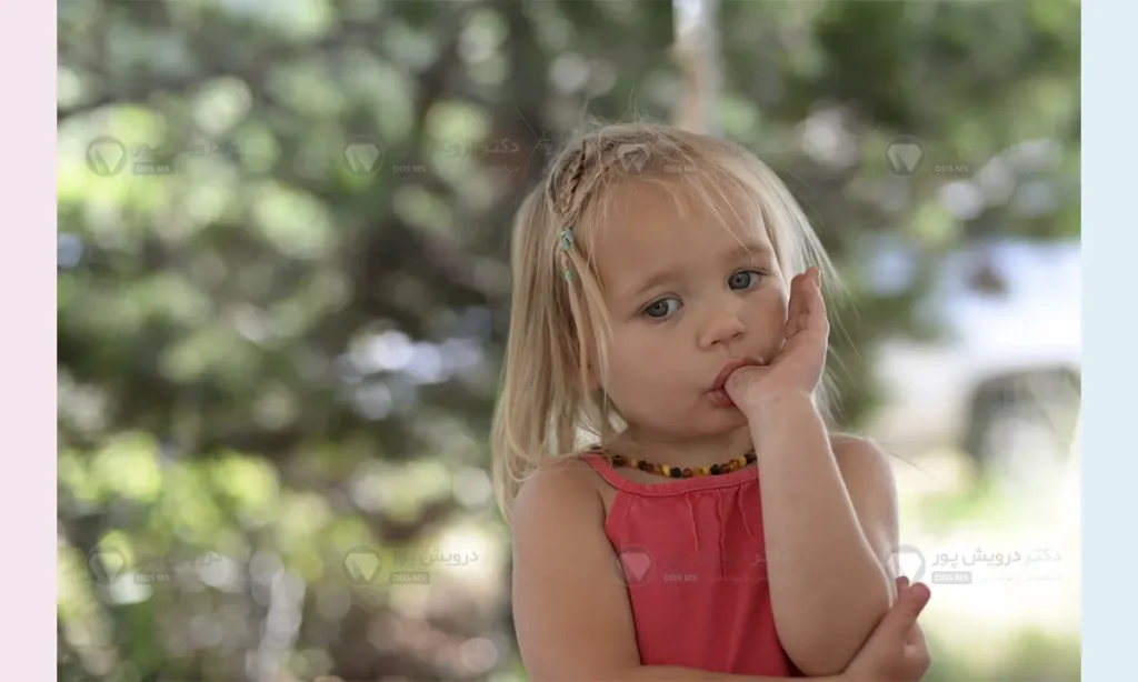 مکیدن انگشت شست