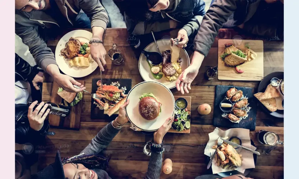 غذا خوردن در رستوران در زمان ارتودنسی نامرئی